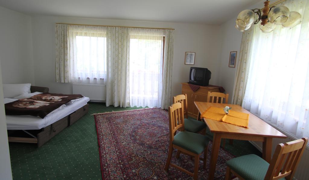 Pension Hubertushof Beim Roemerbad Bad Kleinkirchheim Chambre photo