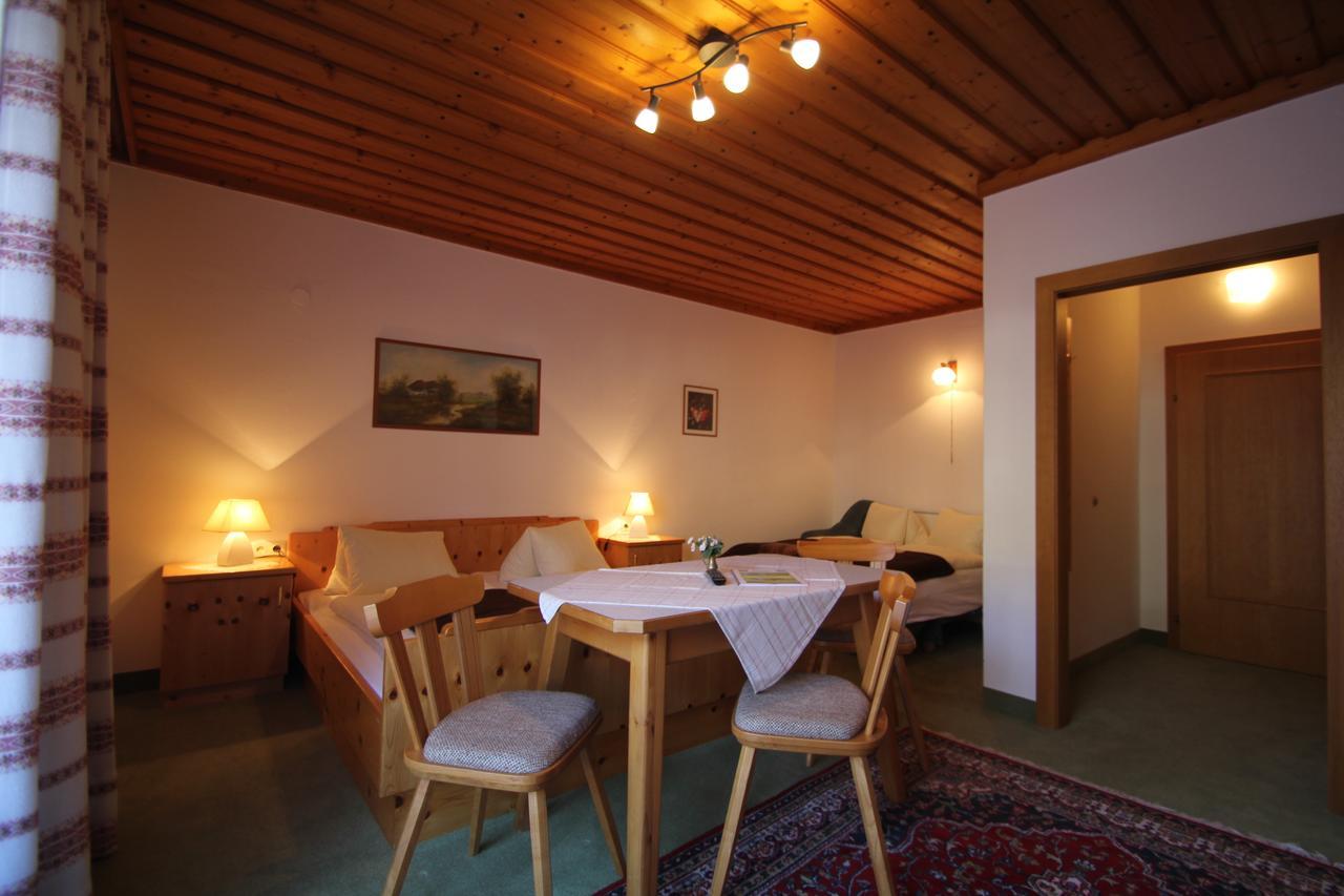 Pension Hubertushof Beim Roemerbad Bad Kleinkirchheim Chambre photo